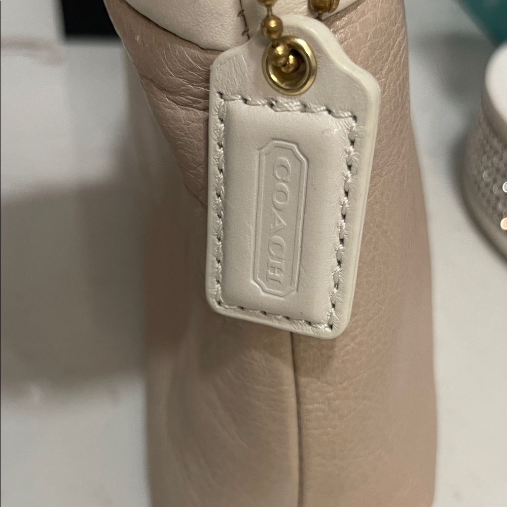 Coach Leather Wristlet Clutch in Taupe and Ivory with Turnlock - Picture 4 of 11